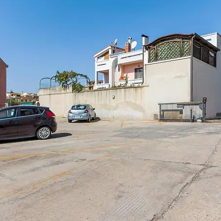 Guesthost - Roomy Flat With Private Parking! Apartment Quartu SantʼElena