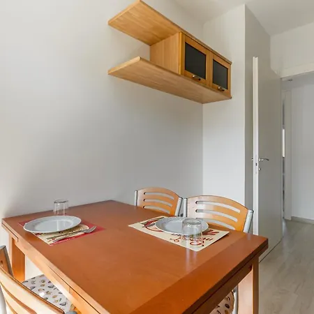 Guesthost - Roomy Flat With Private Parking! * كوارتو سانتيلينا