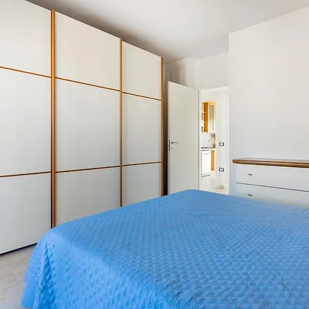 Apartamento Guesthost - Roomy Flat With Private Parking! *