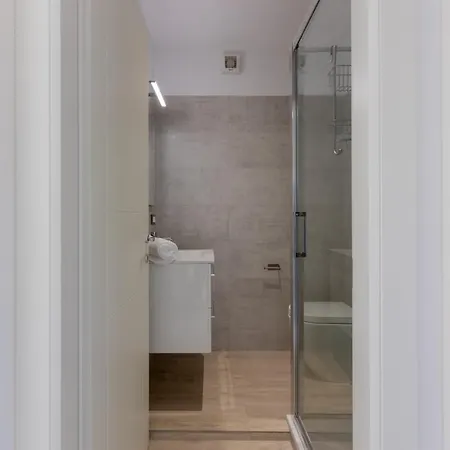 Guesthost - Roomy Flat With Private Parking! Quartu SantʼElena